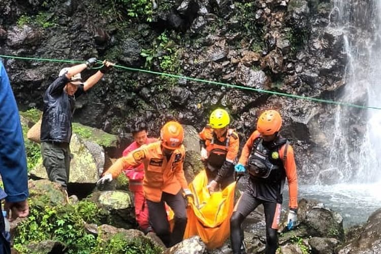 Wisatawan Asal Jakarta Timur Ditemukan Meninggal Dunia di Curug Ciparay Pamijahan