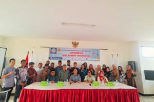 Lawan Hoax! Perwakilan Dosen Sastra Inggris Mengedukasi Literasi Digital untuk Pengurus RT Pinang Ranti!